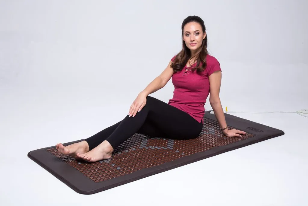 Жена седи на турманиев мат T20P