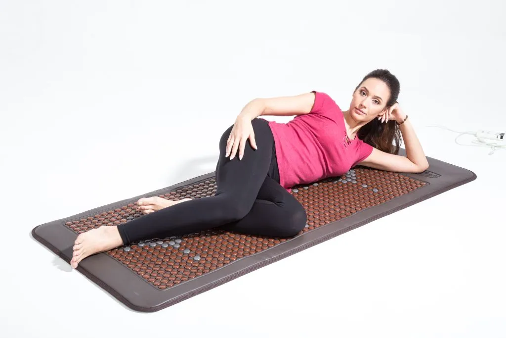 Жена лежи на турманиев мат T20P